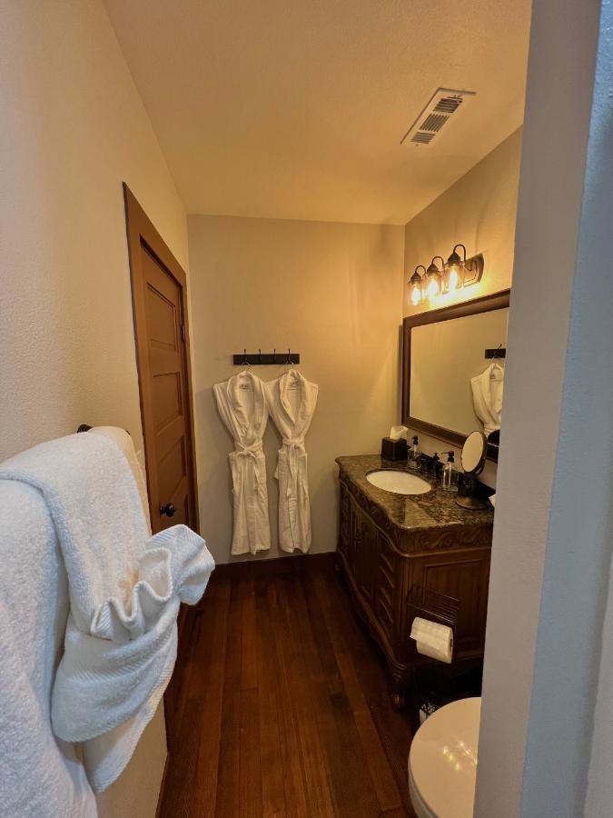 The Pearl Inn Bed And Breakfast Ilwaco Exterior photo