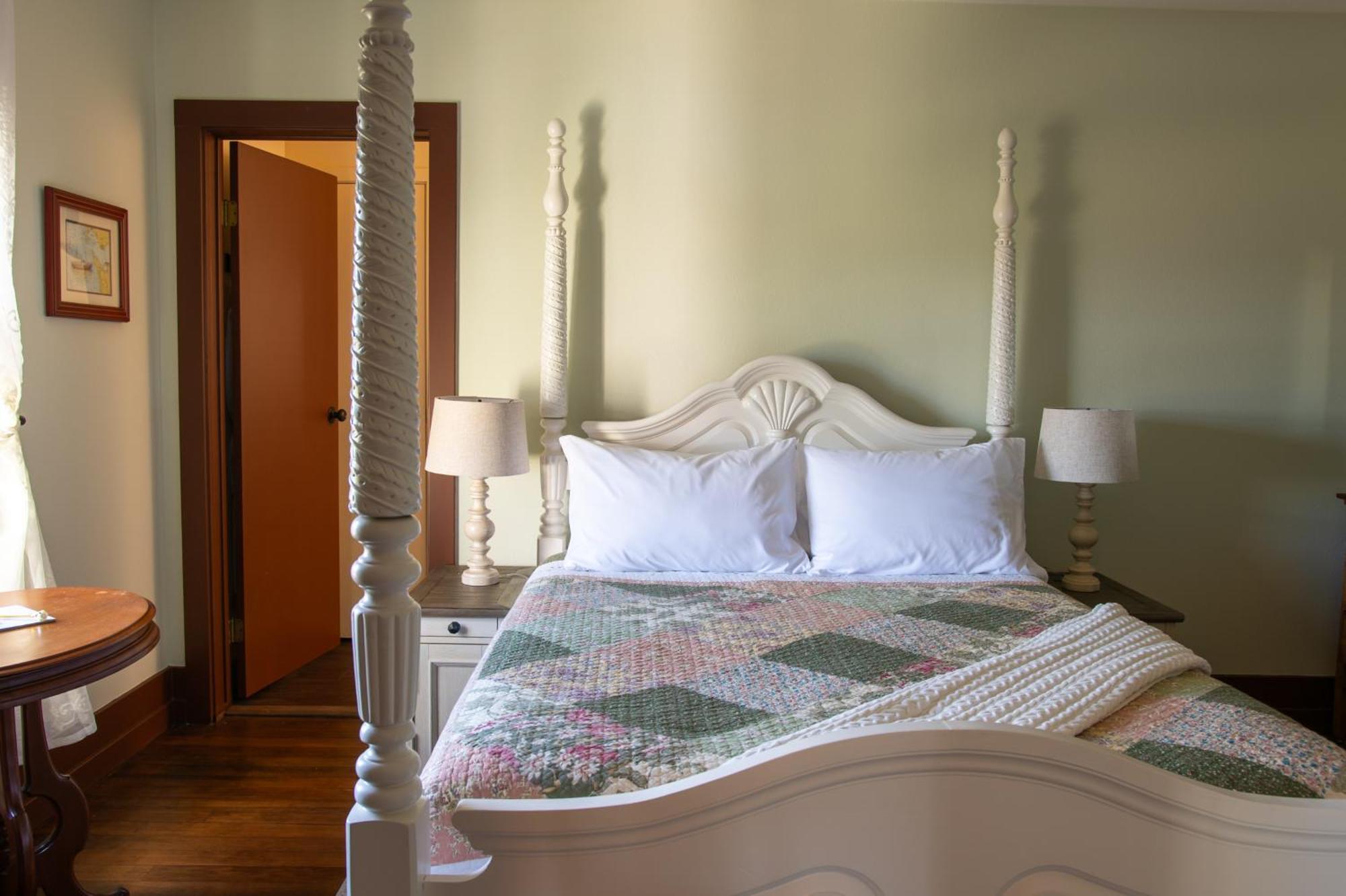 The Pearl Inn Bed And Breakfast Ilwaco Exterior photo