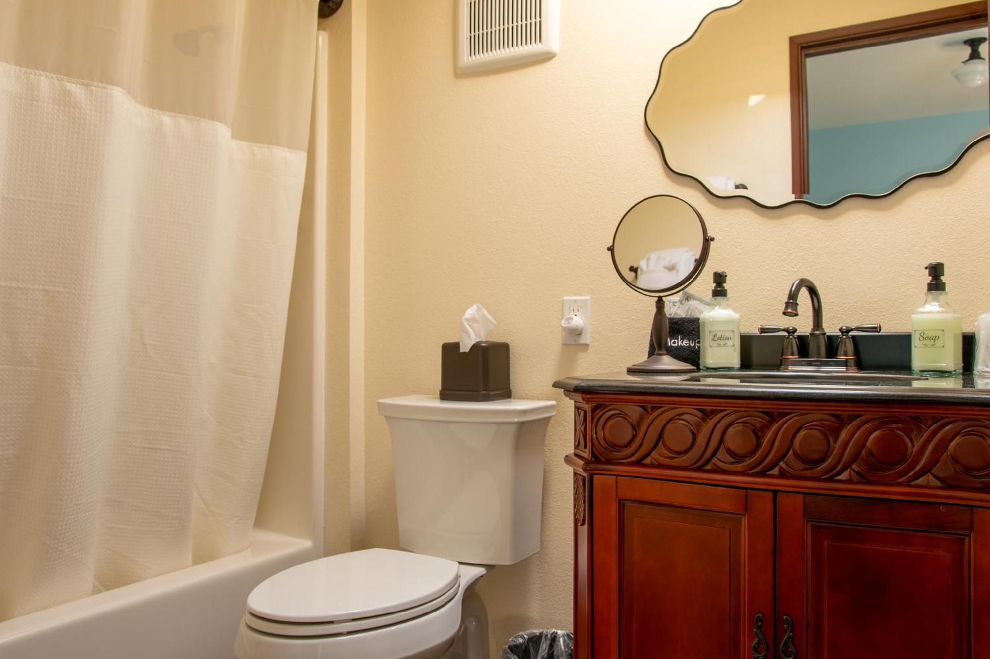 The Pearl Inn Bed And Breakfast Ilwaco Exterior photo