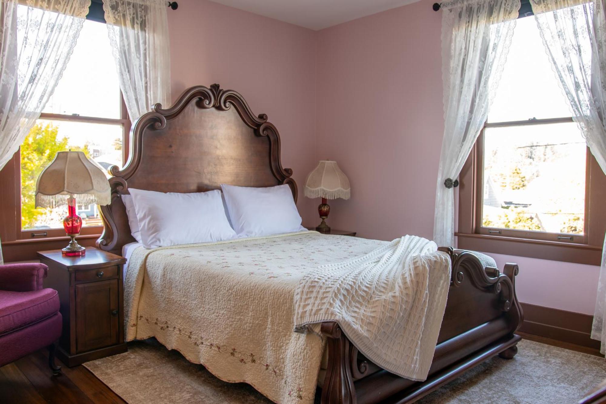 The Pearl Inn Bed And Breakfast Ilwaco Exterior photo