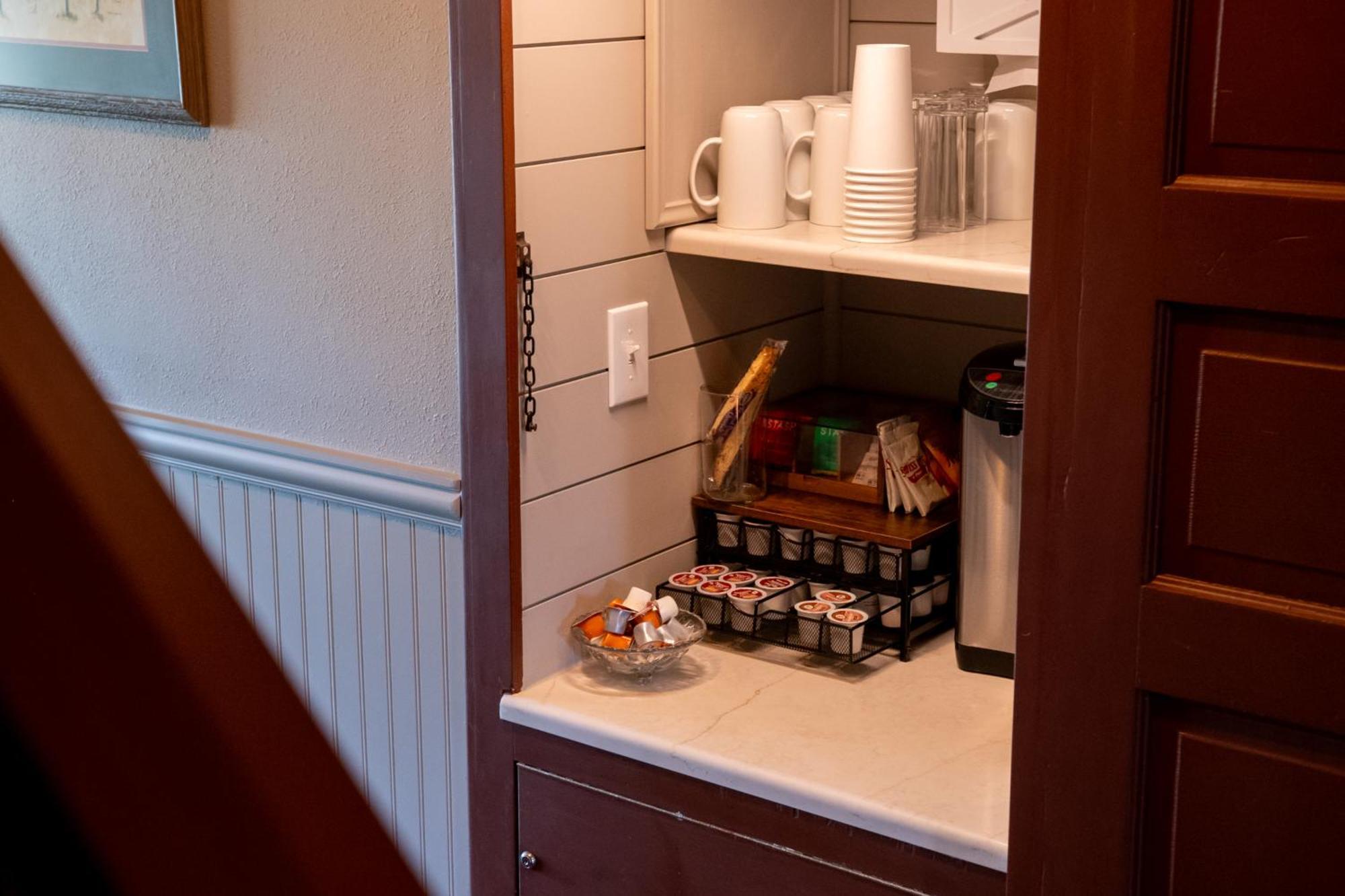 The Pearl Inn Bed And Breakfast Ilwaco Exterior photo