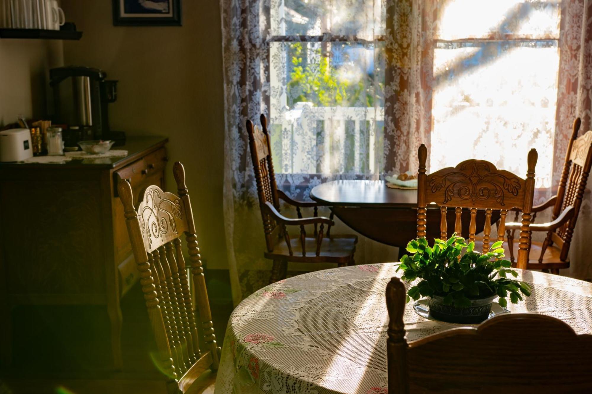 The Pearl Inn Bed And Breakfast Ilwaco Exterior photo