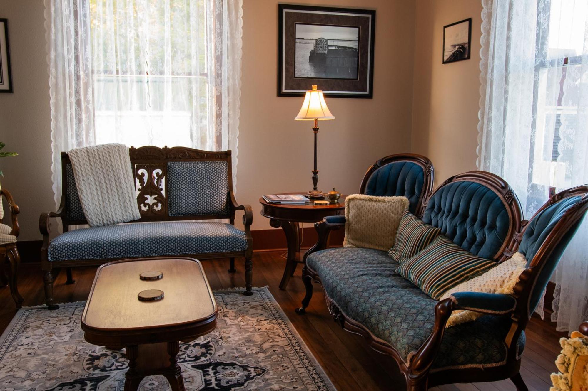 The Pearl Inn Bed And Breakfast Ilwaco Exterior photo