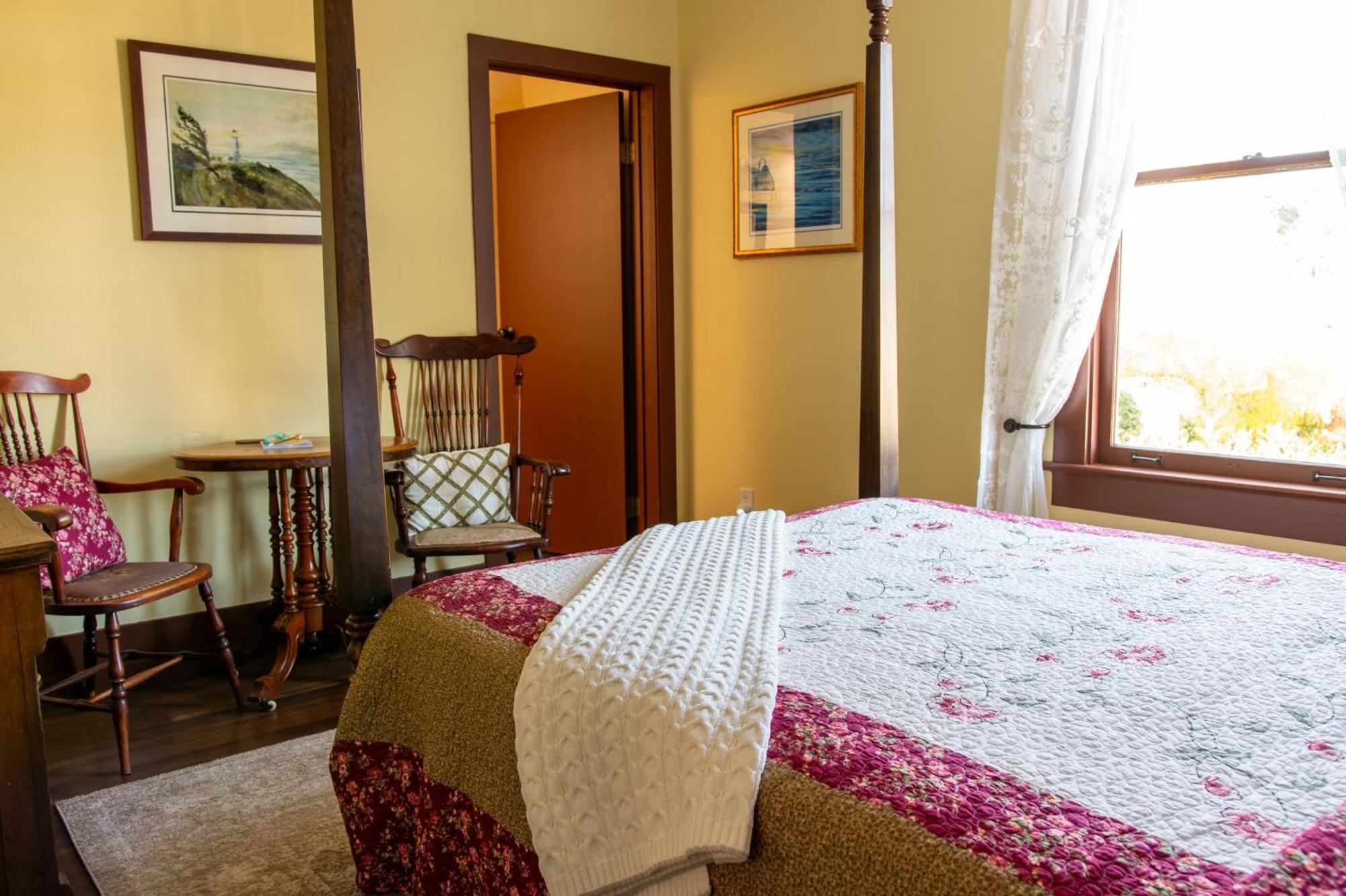 The Pearl Inn Bed And Breakfast Ilwaco Exterior photo