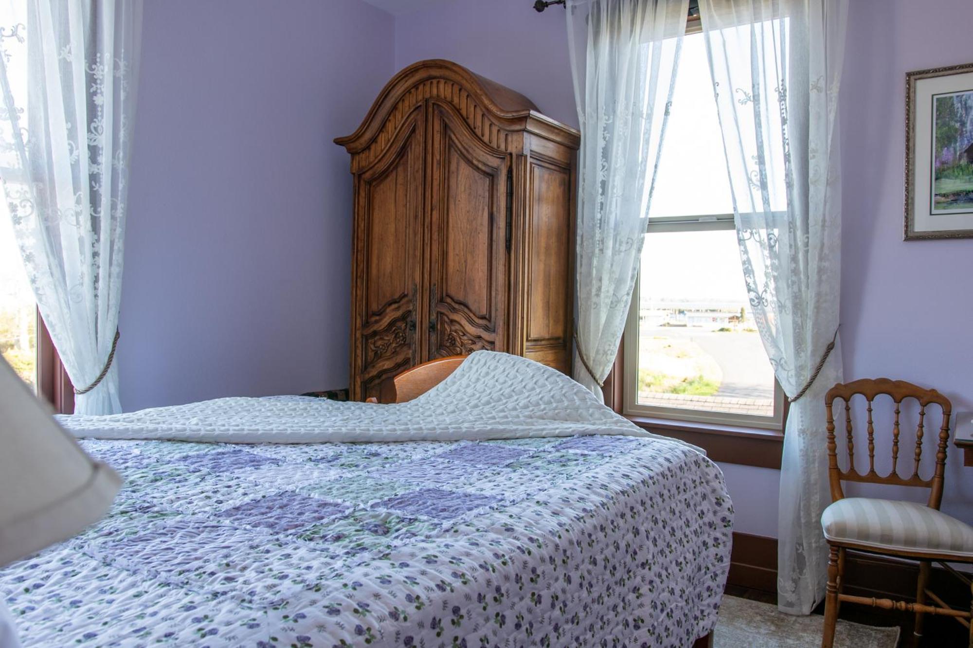 The Pearl Inn Bed And Breakfast Ilwaco Exterior photo